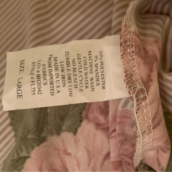 First Love top , stretchy , handkerchief hem  removable necklace  Poly spandex L - Picture 4 of 5